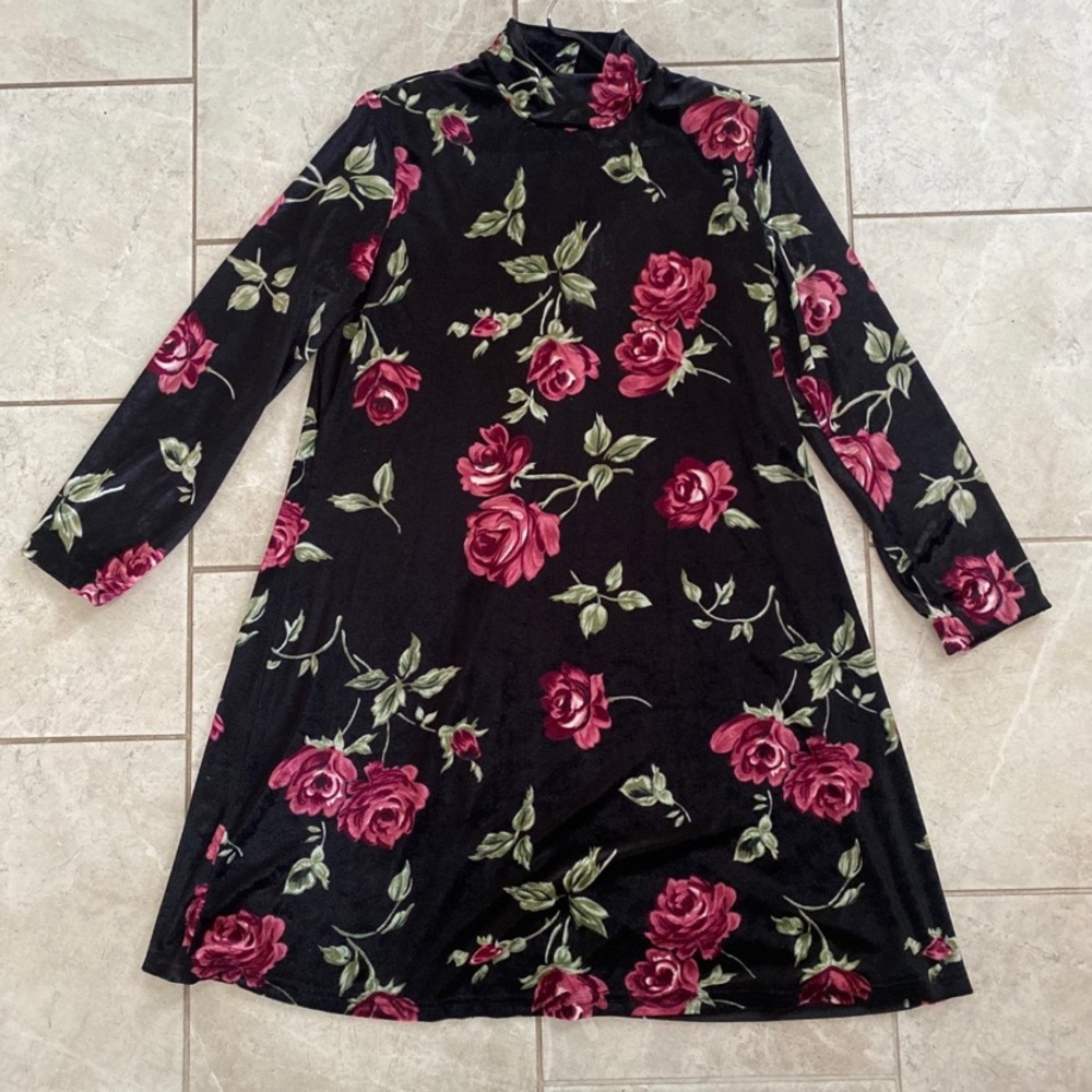 Molly Malloy 80’s Floral Velvet Nightgown